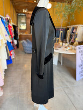 Load image into Gallery viewer, Carolyne Roehm Overcoat
