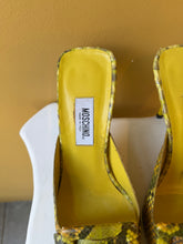Load image into Gallery viewer, Moschino Pointed Toe Mules
