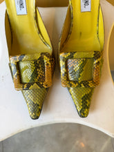 Load image into Gallery viewer, Moschino Pointed Toe Mules
