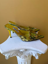 Load image into Gallery viewer, Moschino Pointed Toe Mules
