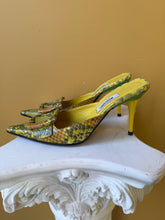 Load image into Gallery viewer, Moschino Pointed Toe Mules
