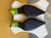 Load image into Gallery viewer, Moschino Pointed Toe Mules
