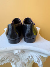 Load image into Gallery viewer, Italian Patent and Velvet Loafers
