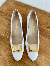 Load image into Gallery viewer, Vintage Ferragamo Pumps
