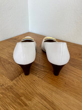 Load image into Gallery viewer, Vintage Ferragamo Pumps
